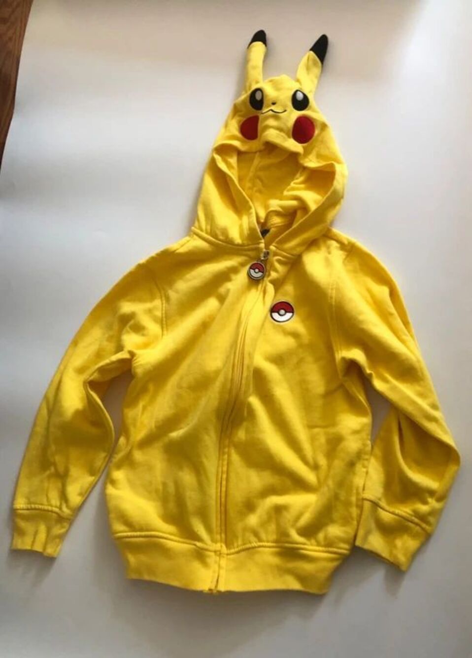 Official Pokémon Pikachu Zip-Up Hoodie Size Medium